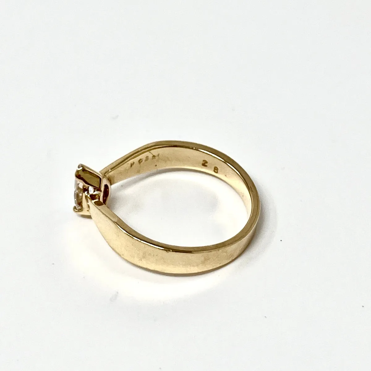 14K Gold Ring with 0.34ct Pear Shaped Diamond