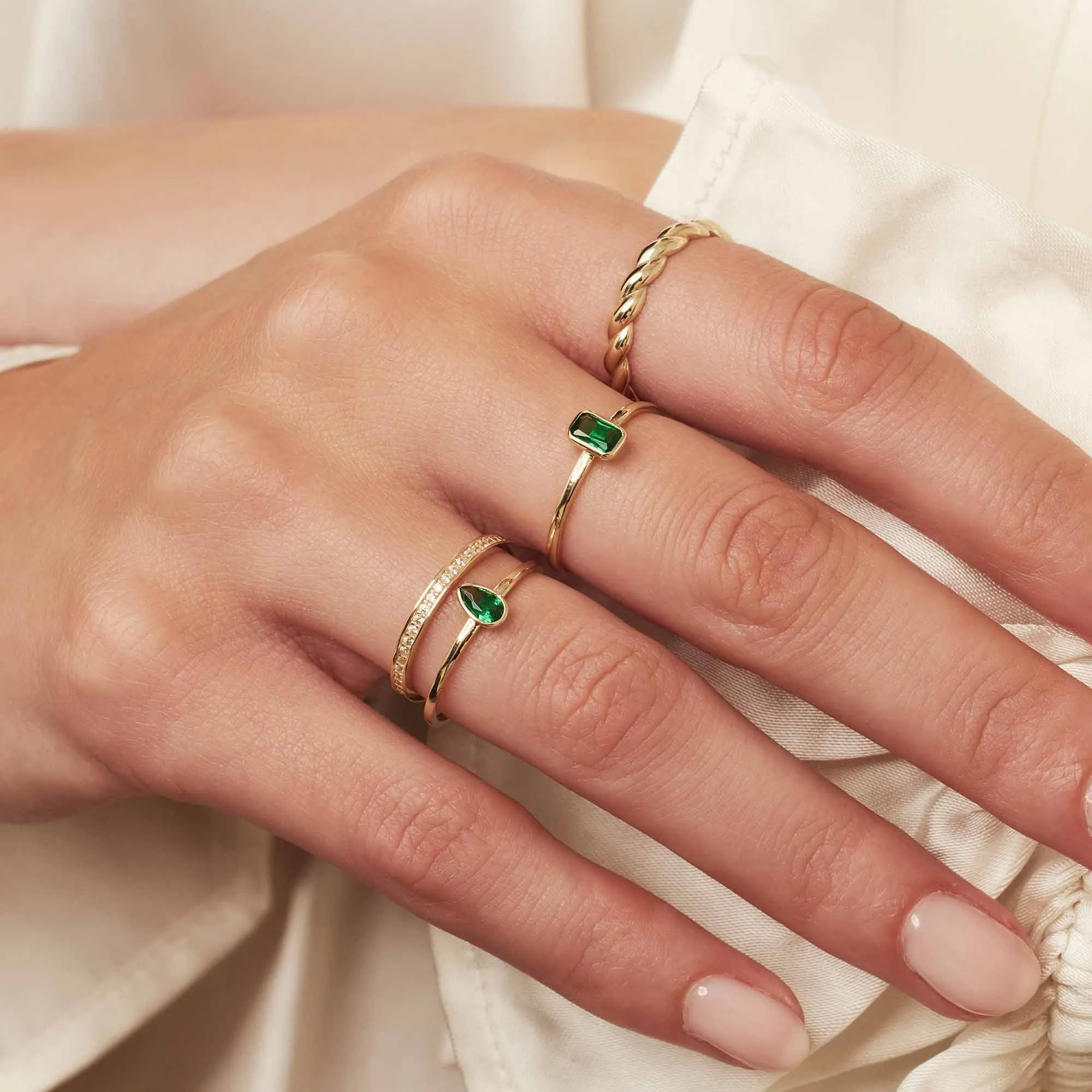 Baguette Olivia 14 karat gold ring with green zirconia