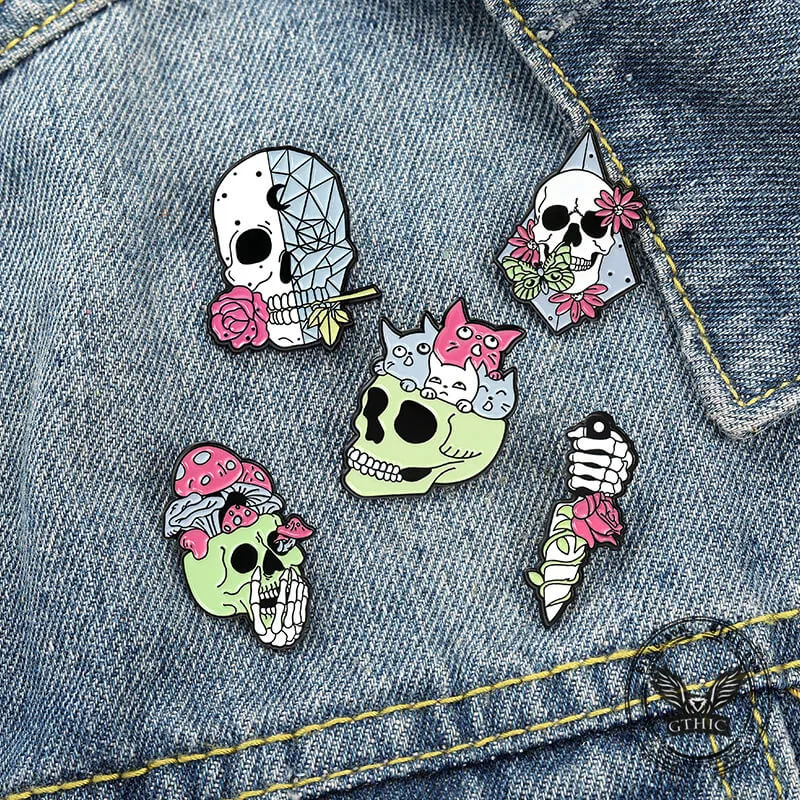 Cartoon Skull Paint Alloy Brooch