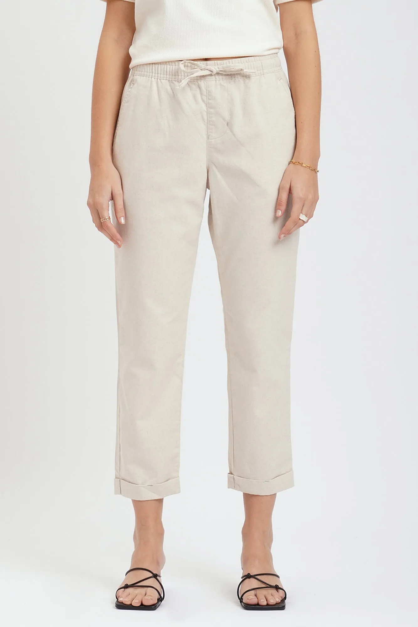 Chic Fit Linen Pull-On Trousers