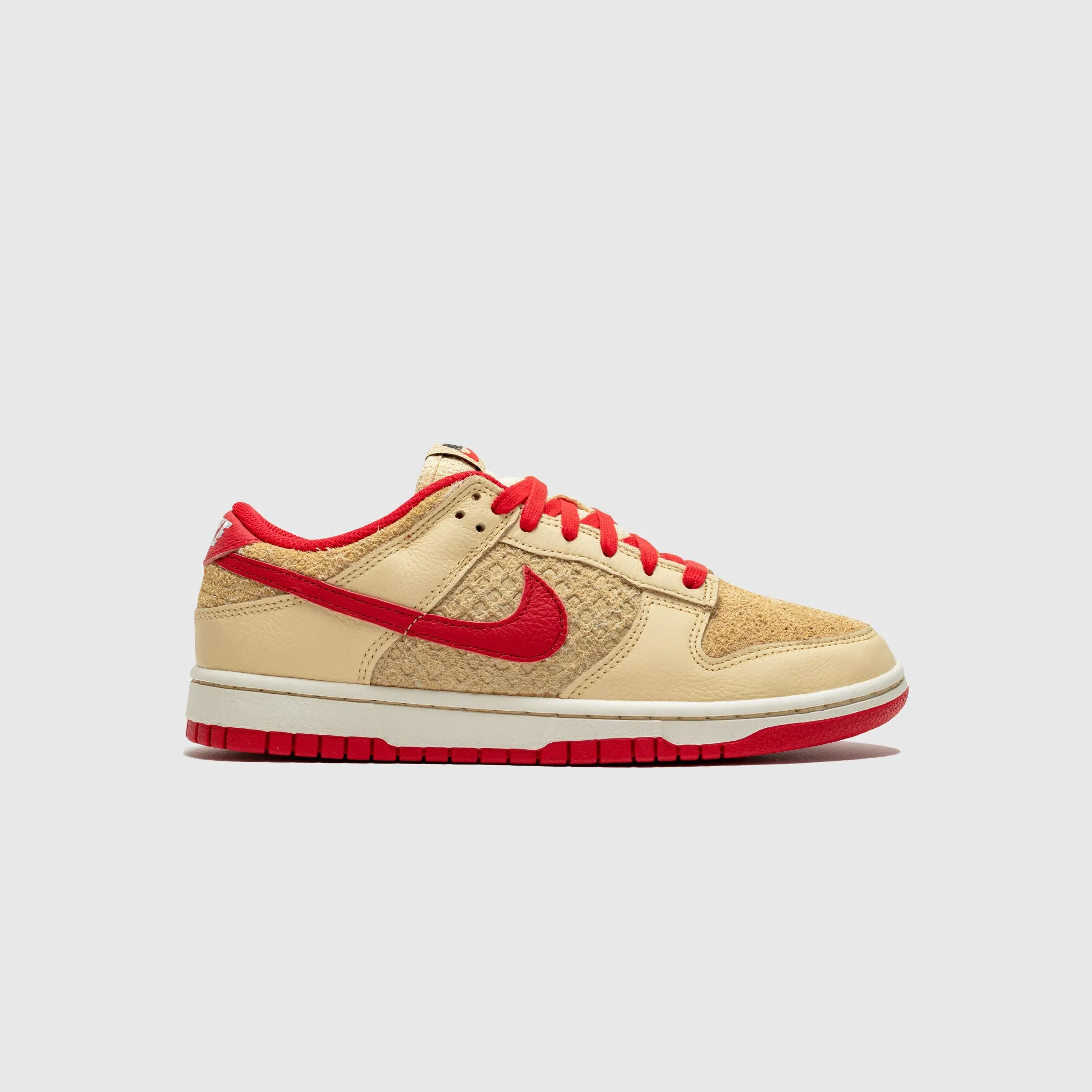 DUNK LOW RETRO SE "STRAWBERRY WAFFLE"