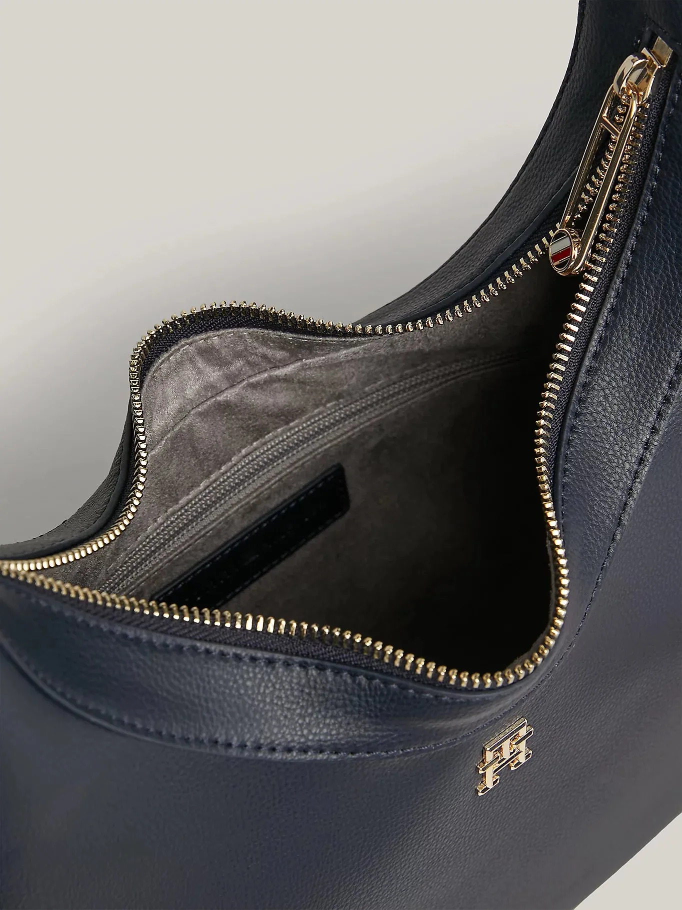 ESSENTIAL WEBBING STRAP CROSSOVER BAG NAVY