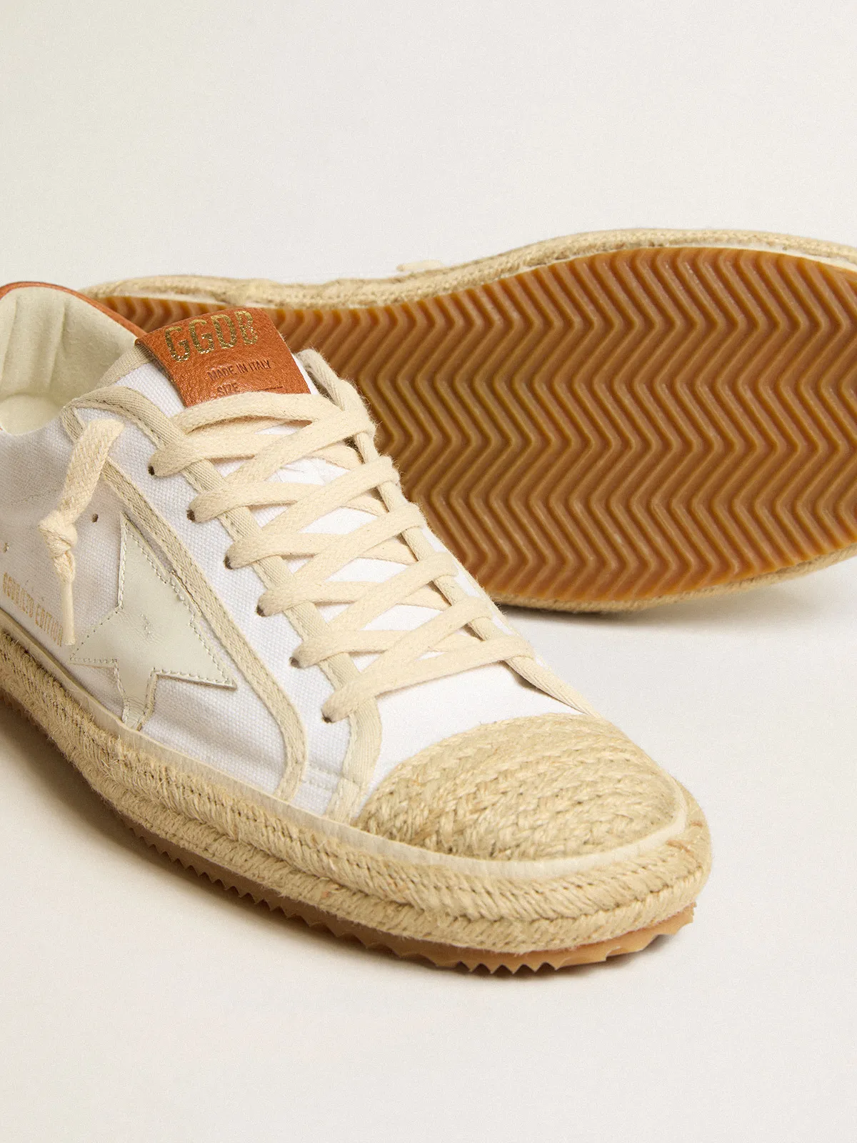 Men’s Super-Star LTD in canvas with white leather star and raffia toe