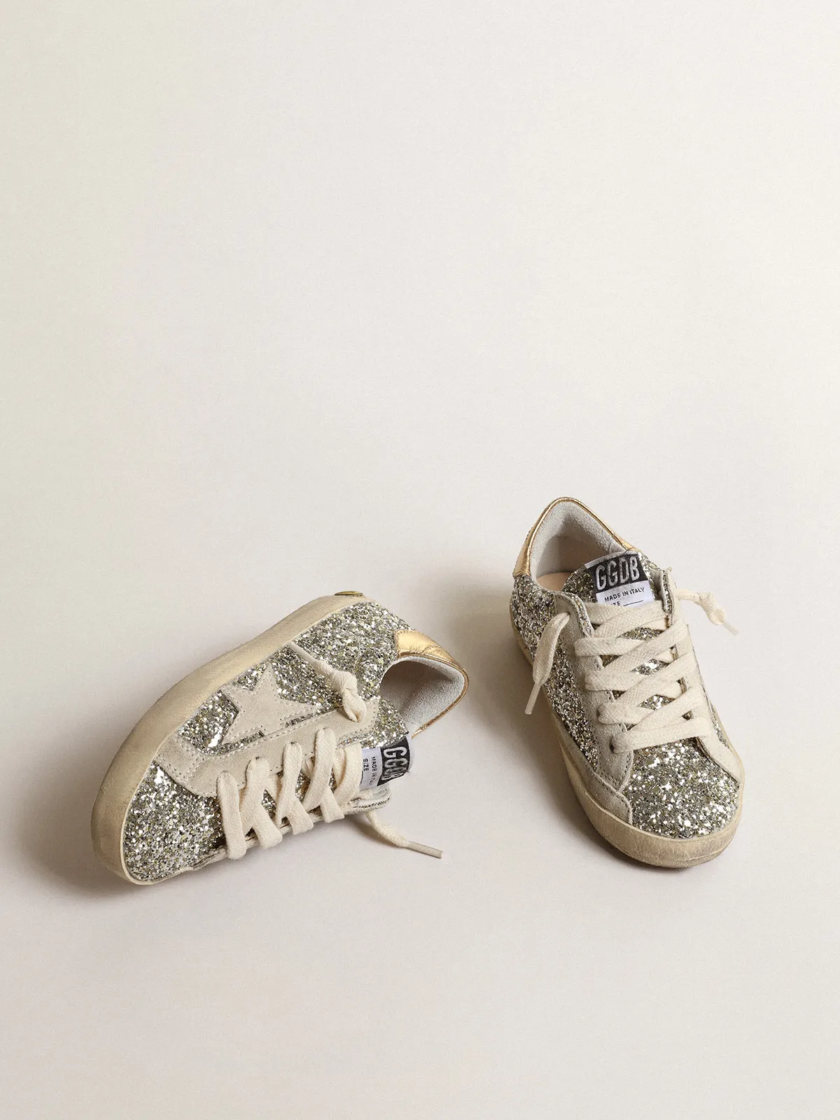 Super-Star Junior in glitter with a suede star and gold heel tab