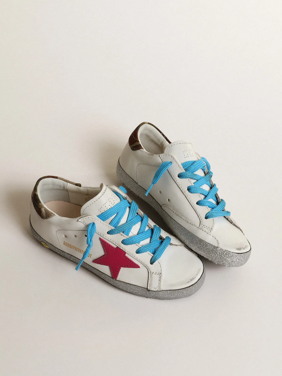 Young Super-Star LTD sneakers with fuchsia star and glitter foxing